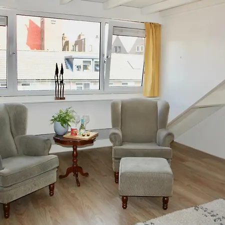 Private Floor, 150 M From The Beach!