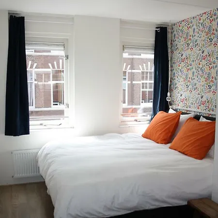 Private Floor, 150 M From The Beach! Accommodatie bij particulieren Den Haag