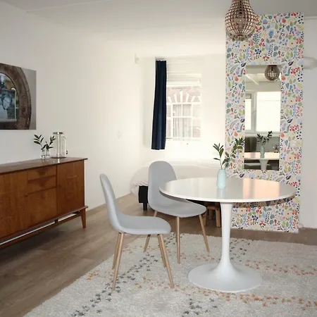Private Floor, 150 M From The Beach! Den Haag