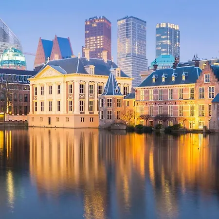 Accommodatie bij particulieren Private Floor, 150 M From The Beach! Den Haag